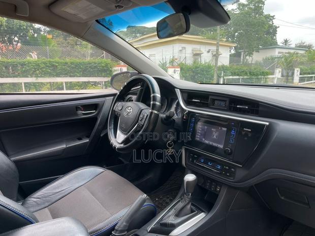 Toyota Corolla SE Special Edition 4dr Sedan (1.8L 4cyl CVT) 2017 Black