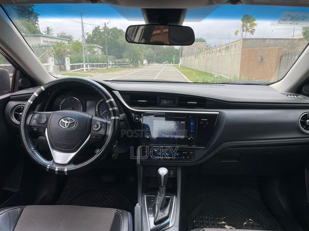 Toyota Corolla SE Special Edition 4dr Sedan (1.8L 4cyl CVT) 2017 Black
