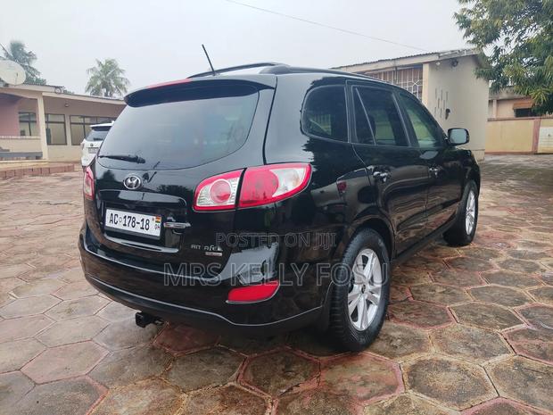 Hyundai Santa Fe 2011 Black