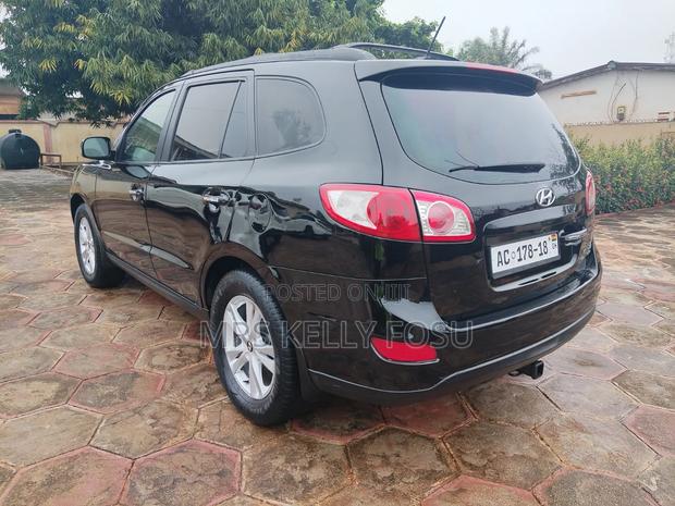 Hyundai Santa Fe 2011 Black