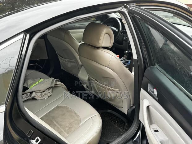 Hyundai Sonata SE 4dr Sedan (2.4L 4cyl 6A) 2015 Black