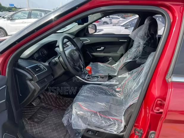 Land Rover Discovery Sport 2016 Red