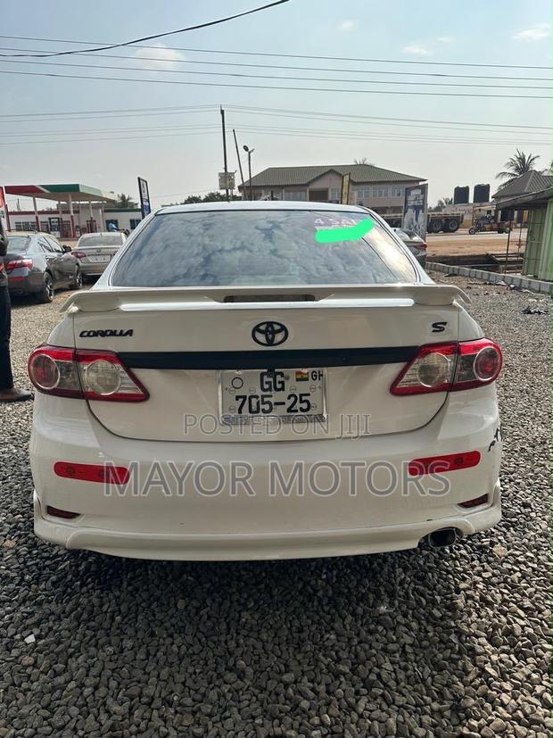Toyota Corolla 2013 White