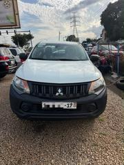 Mitsubishi L200 Double Cab 2.4 181hp 4WD 2017 White for sale