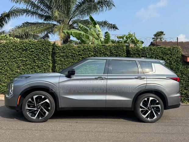 Mitsubishi Outlander SE 2022 Blue