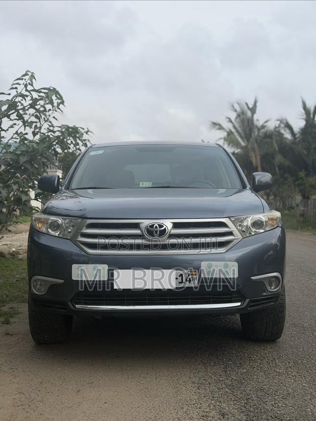 Toyota Highlander XLE 4dr SUV (3.5L 6cyl 6A) 2014