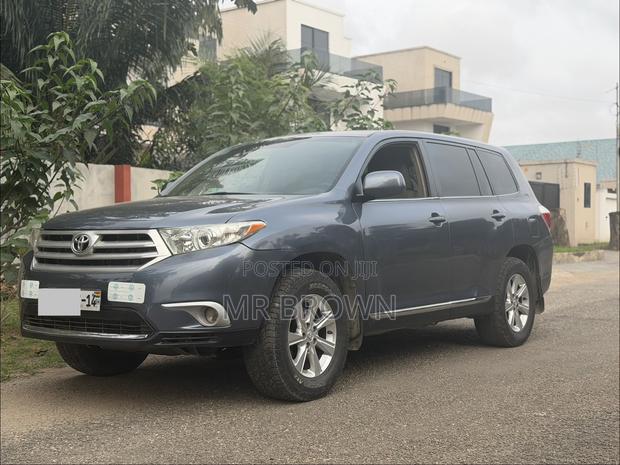 Toyota Highlander XLE 4dr SUV (3.5L 6cyl 6A) 2014