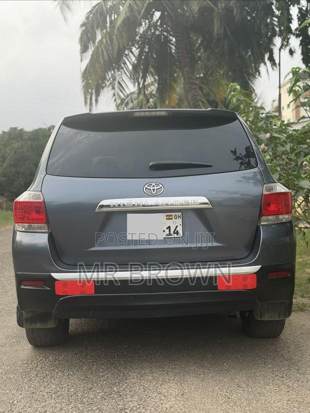 Toyota Highlander XLE 4dr SUV (3.5L 6cyl 6A) 2014