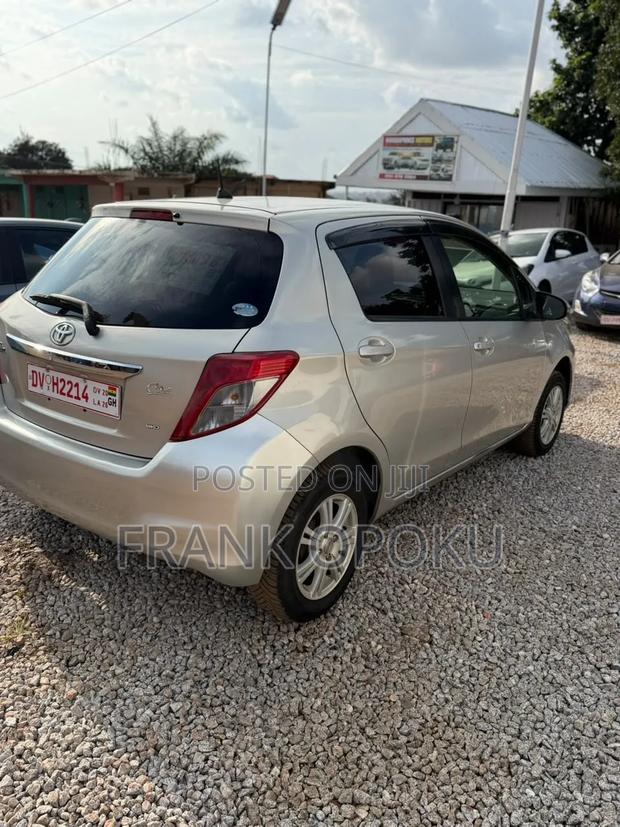 Toyota Vitz 2014 Silver