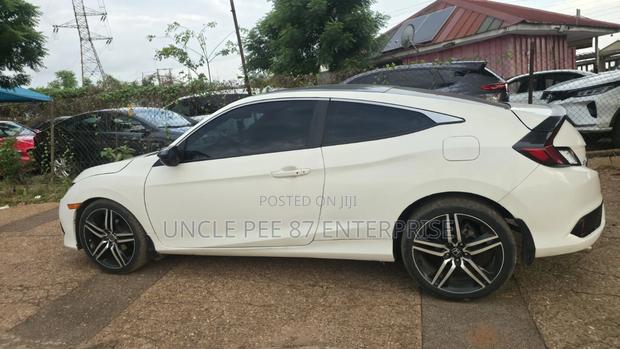 Honda Civic 2019 White