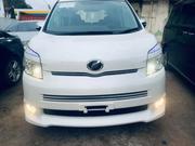 Toyota Voxy ZS 4WD 8-Seater 2011 White for sale