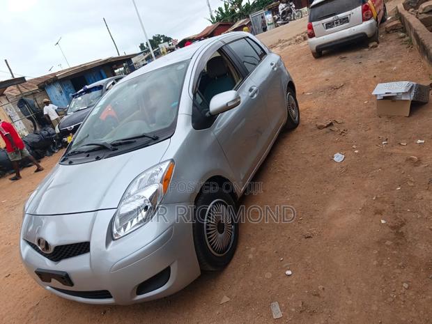 Toyota Vitz 2010 Silver