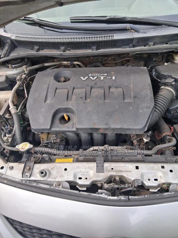 Toyota Corolla 2010 Silver