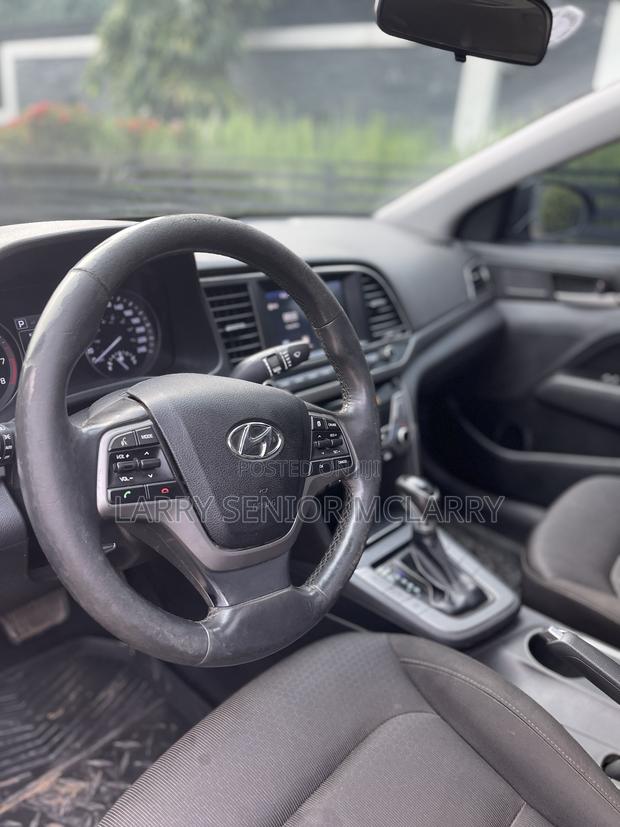 Hyundai Elantra Limited Sedan FWD (2.0L 4cyl 6A) 2017 Black