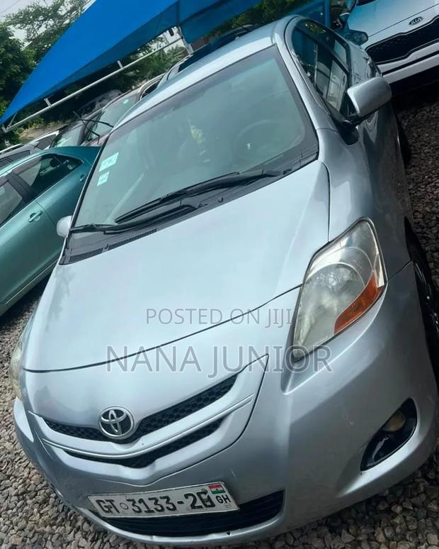 Toyota Yaris 2010 Silver