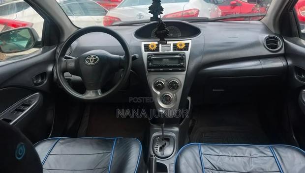 Toyota Yaris 2010 Silver