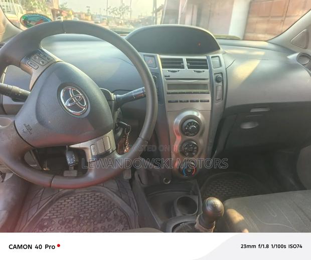 Toyota Yaris 2010 Silver