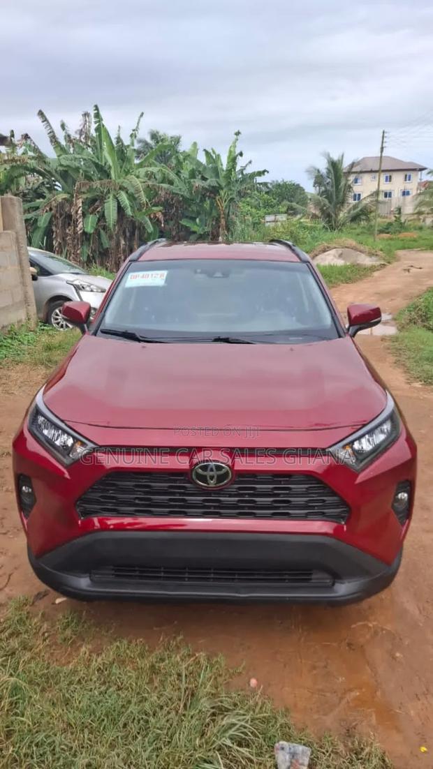 Toyota RAV4 XLE 2021 Red
