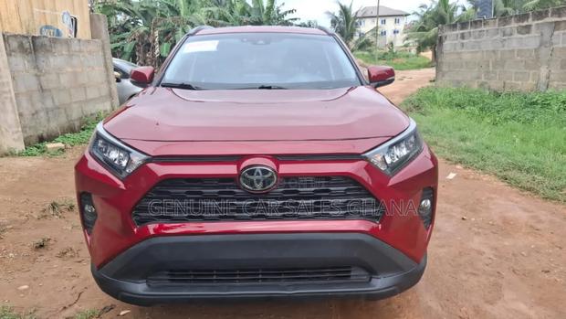 Toyota RAV4 XLE 2021 Red