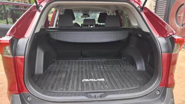 Toyota RAV4 XLE 2021 Red