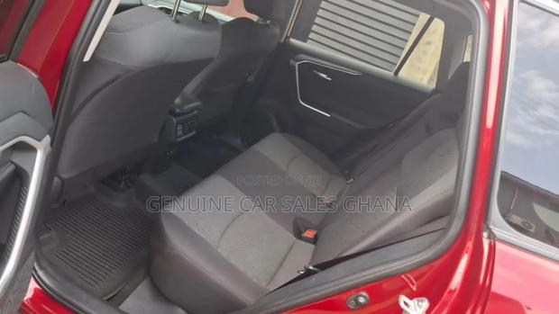 Toyota RAV4 XLE 2021 Red