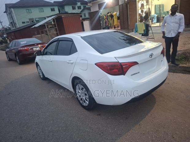 Toyota Corolla 2018 White