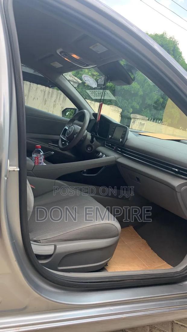Hyundai Elantra SE 2023 Silver