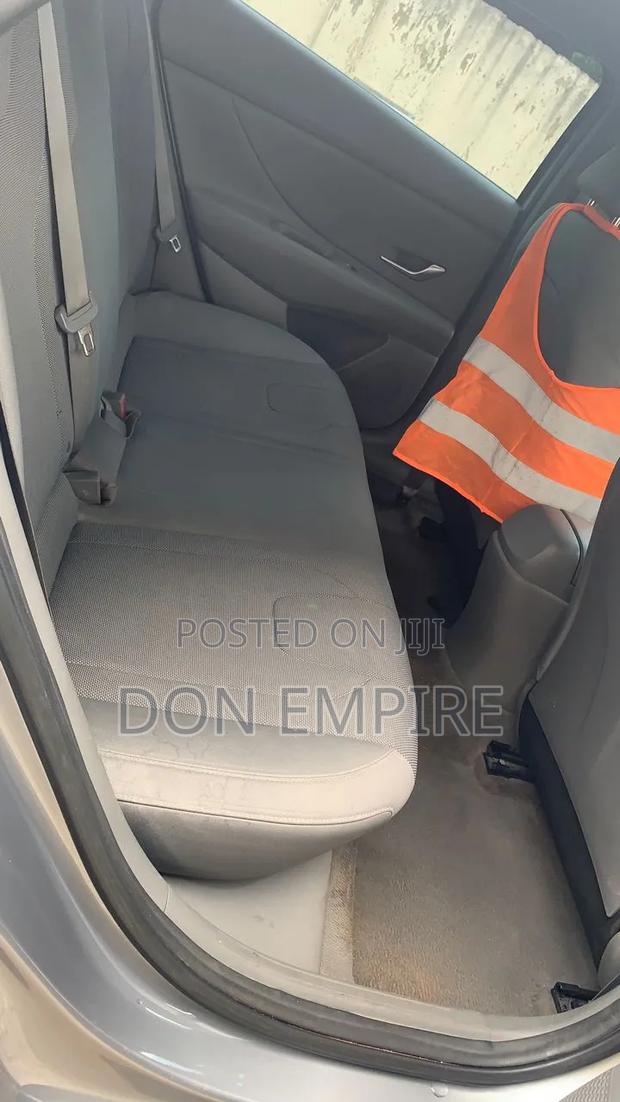 Hyundai Elantra SE 2023 Silver
