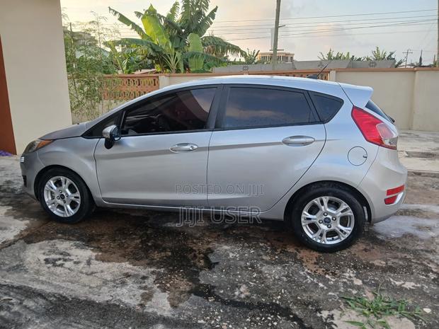 Ford Fiesta 2015 Gray