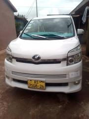 Toyota Voxy 2010 White for sale