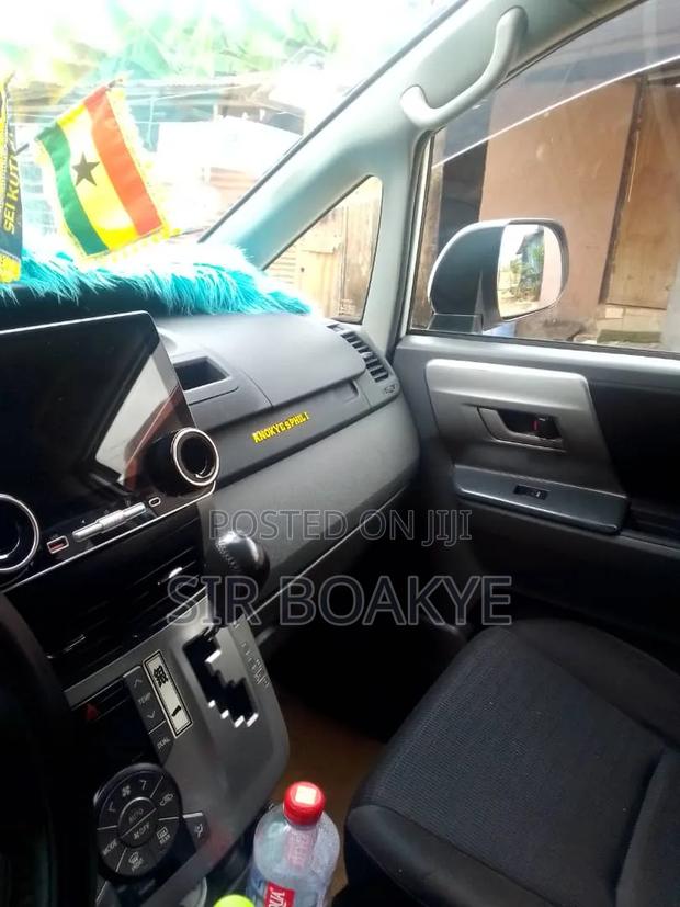 Toyota Voxy 2010 White