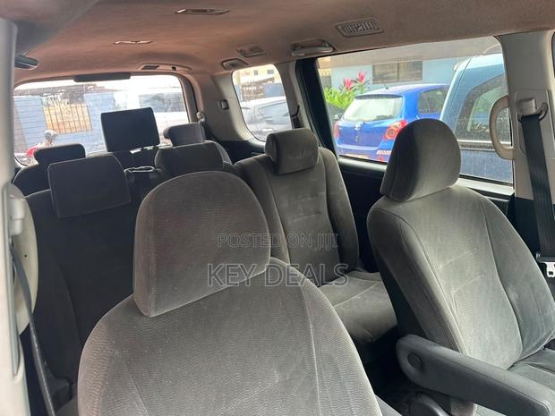 Toyota Voxy V 4WD 8-Seater 2011 Black