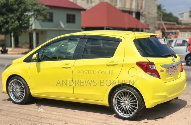 Toyota Vitz 1.3 AWD 5dr 2015 Yellow