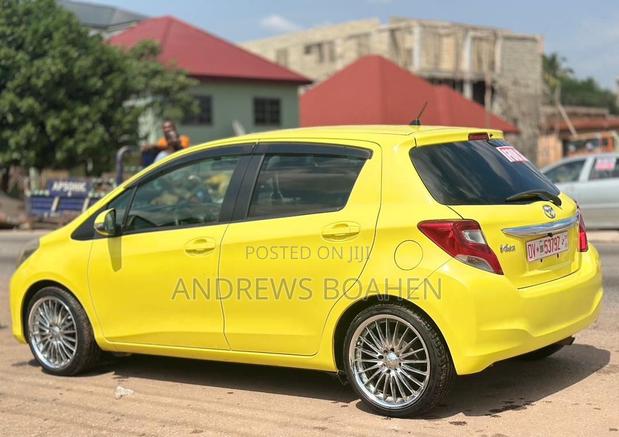 Toyota Vitz 1.3 AWD 5dr 2015 Yellow