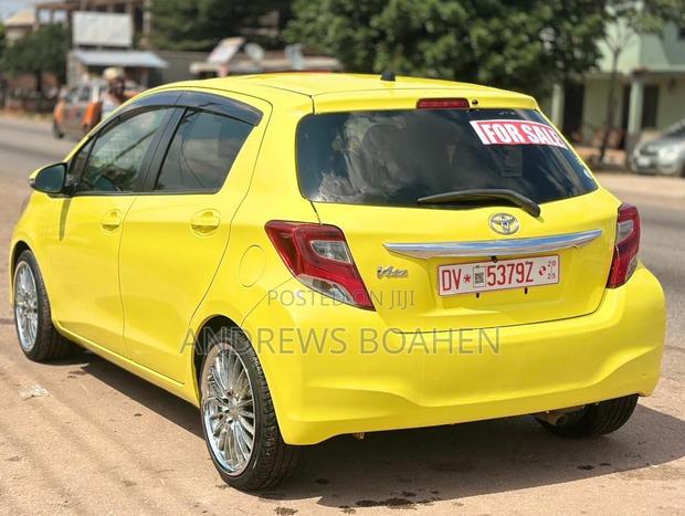 Toyota Vitz 1.3 AWD 5dr 2015 Yellow