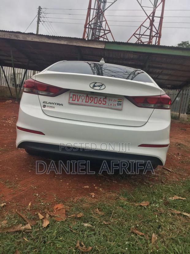 Hyundai Elantra SE Sedan FWD (2.0L 4cyl 6M) 2017 White