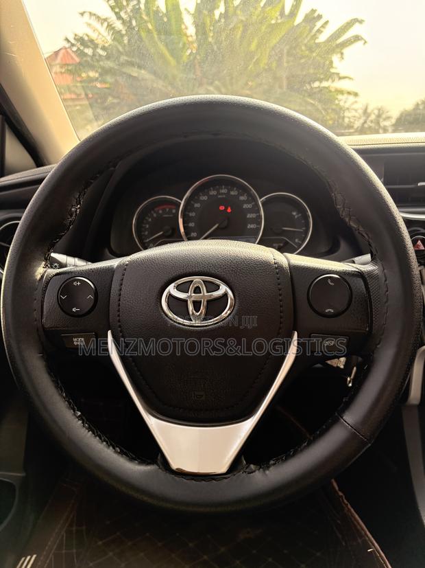 Toyota Corolla 2018 Black