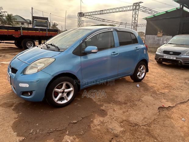 Toyota Vitz 2010 Blue