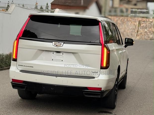 Cadillac Escalade 2023 White