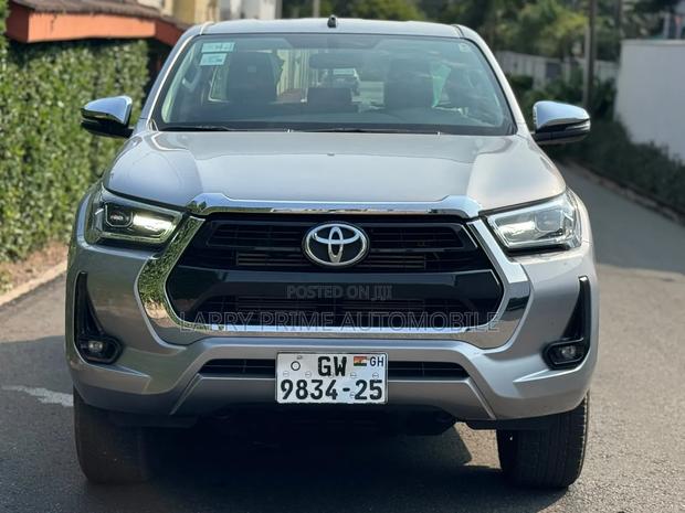 Toyota Hilux 2025 Gray