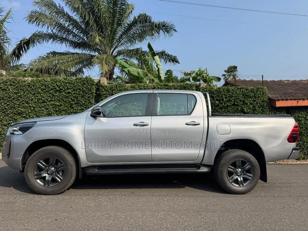 Toyota Hilux 2025 Gray