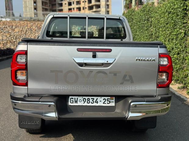 Toyota Hilux 2025 Gray