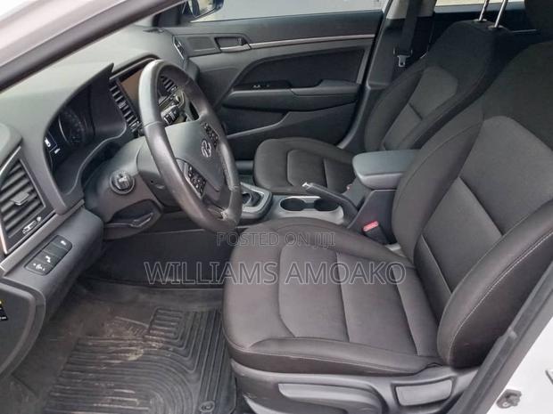 Hyundai Elantra SE Sedan FWD (2.0L 4cyl 6M) 2017 White