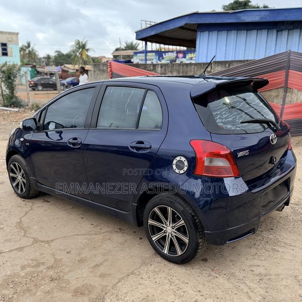 Toyota Yaris Base Hatchback 5dr 2010 Blue