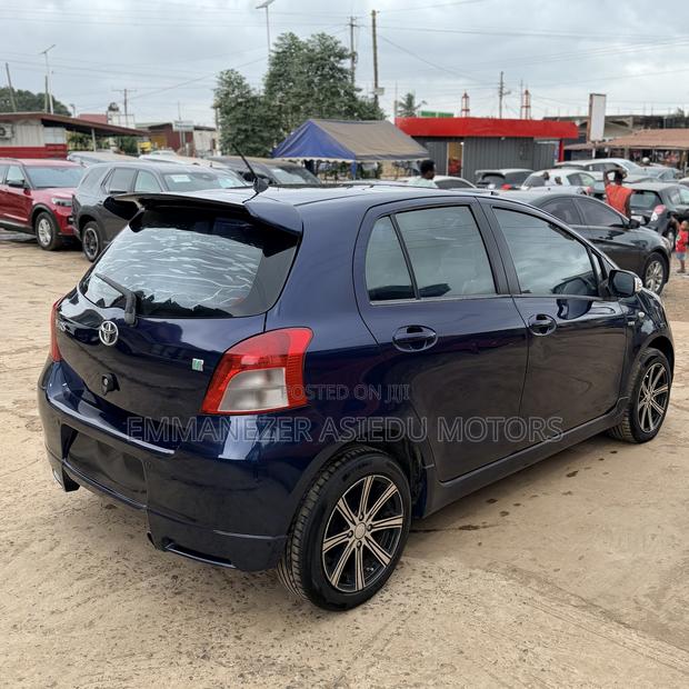 Toyota Yaris Base Hatchback 5dr 2010 Blue