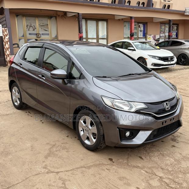 Honda Fit EX-L w/Navigation 4dr Hatchback (1.5L 4cyl CVT) 2015 Gray