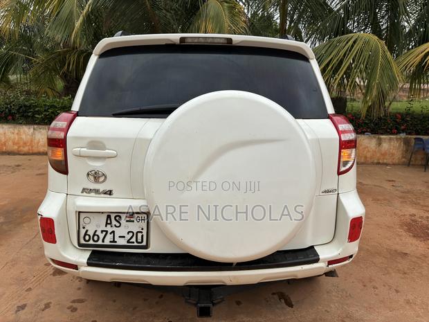 Toyota RAV4 2010 White