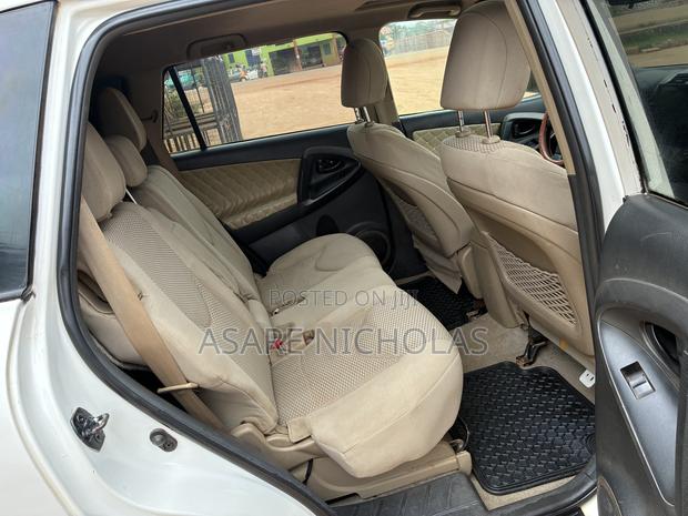 Toyota RAV4 2010 White
