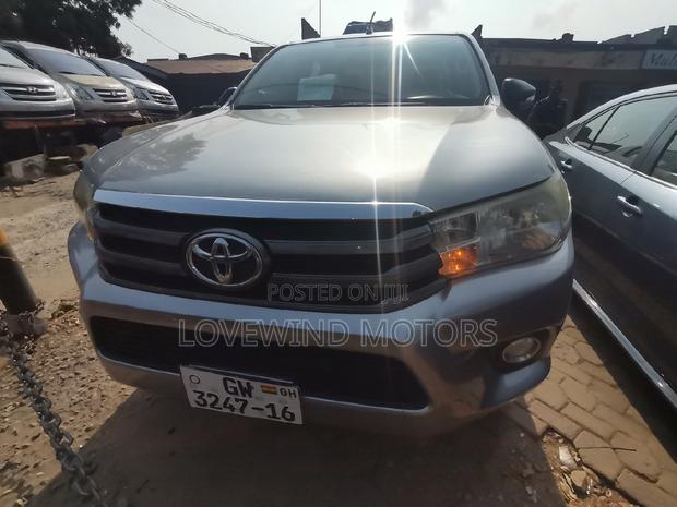 Toyota Hilux Revo Double Cab Petrol 2.7 AWD 2016 Silver