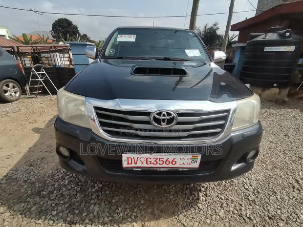 Toyota Hilux 2015 Black